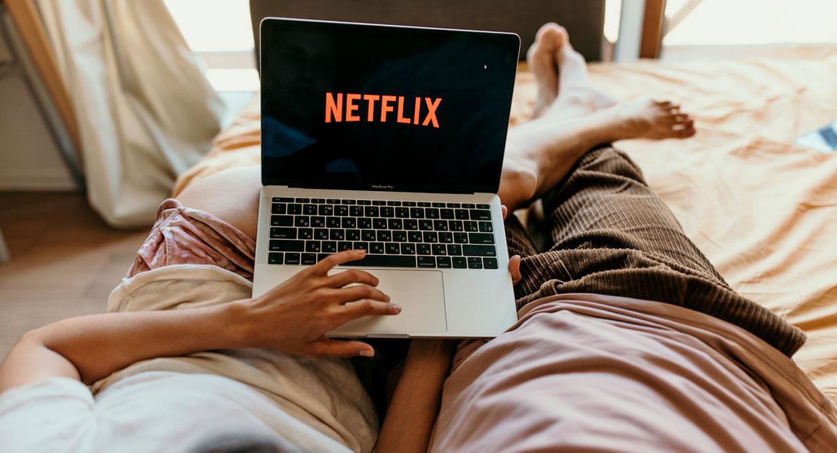 Frases para invitar a tu pareja a ver Netflix. Foto: Shutterstock
